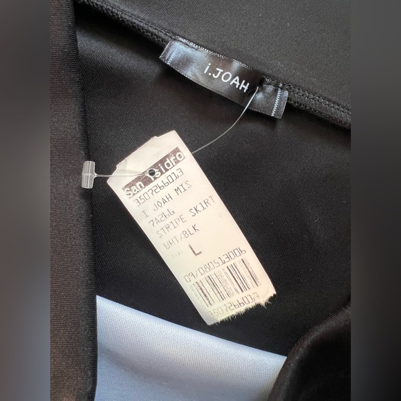 I Joah Made in USA Black and White Striped Stretch Mini Skirt. Size L. NWT! - Picture 4 of 7